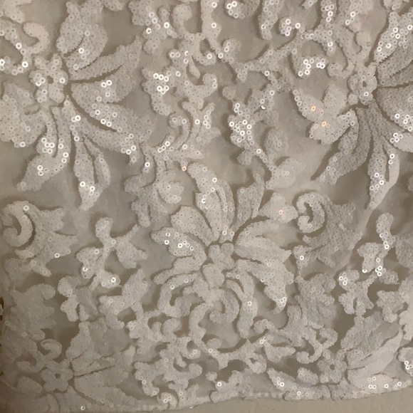 Delicate Lace and Sequins with a Floral Design DVF White Blouse - Picture 3 of 12